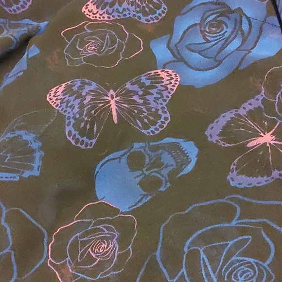 3/$30 mblm Skull & Roses Blouse - Picture 4 of 7